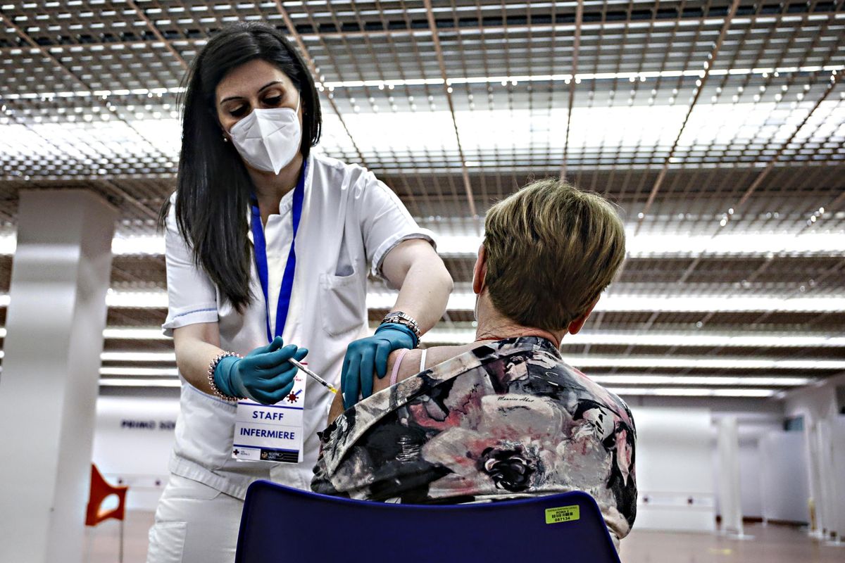 Niente corsa all’hub col pass obbligatorio: le persone vaccinate salite appena del 6%