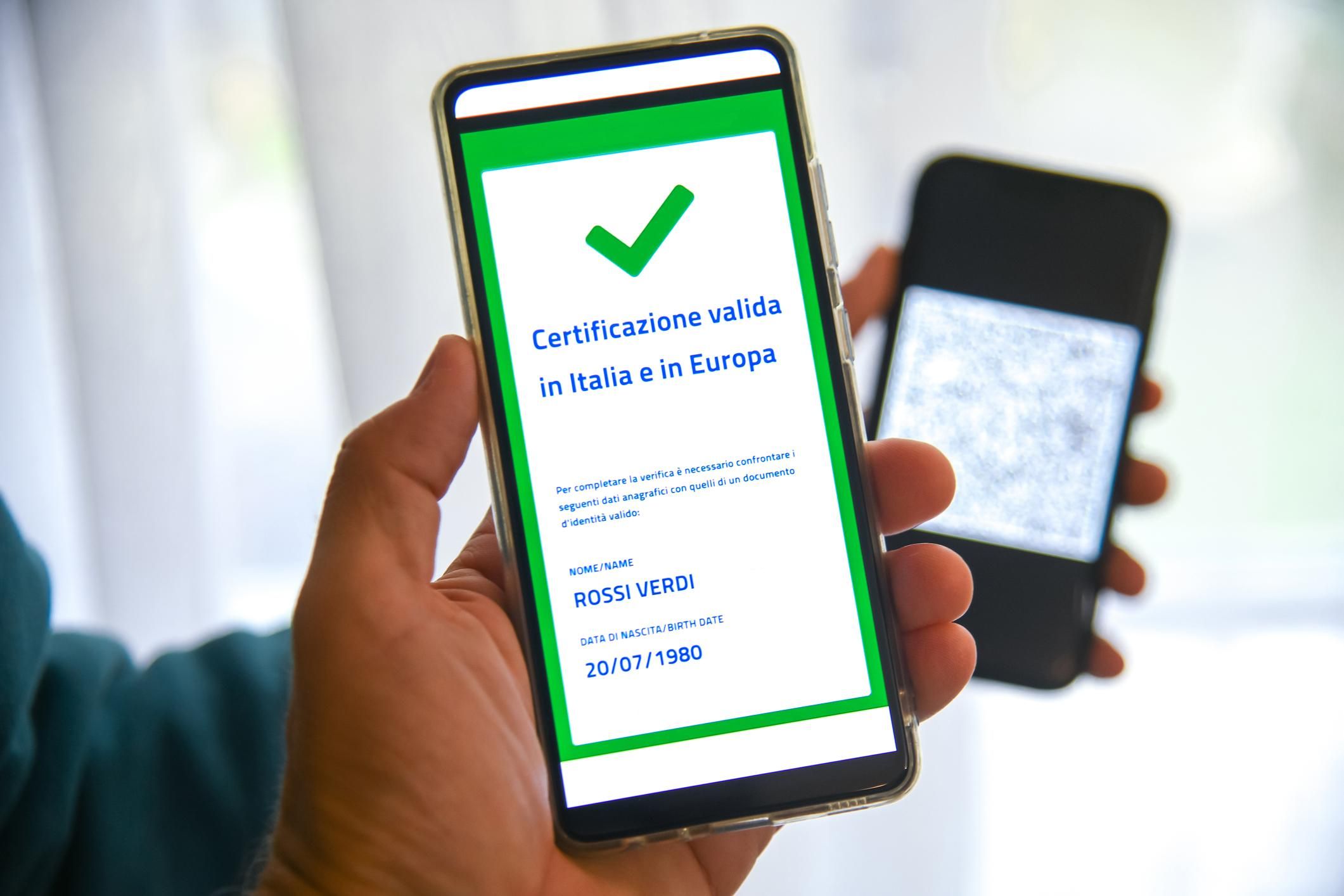 La situazione sanitaria non giustifica la stretta. Il green pass riesce lì dove Immuni ha fallito