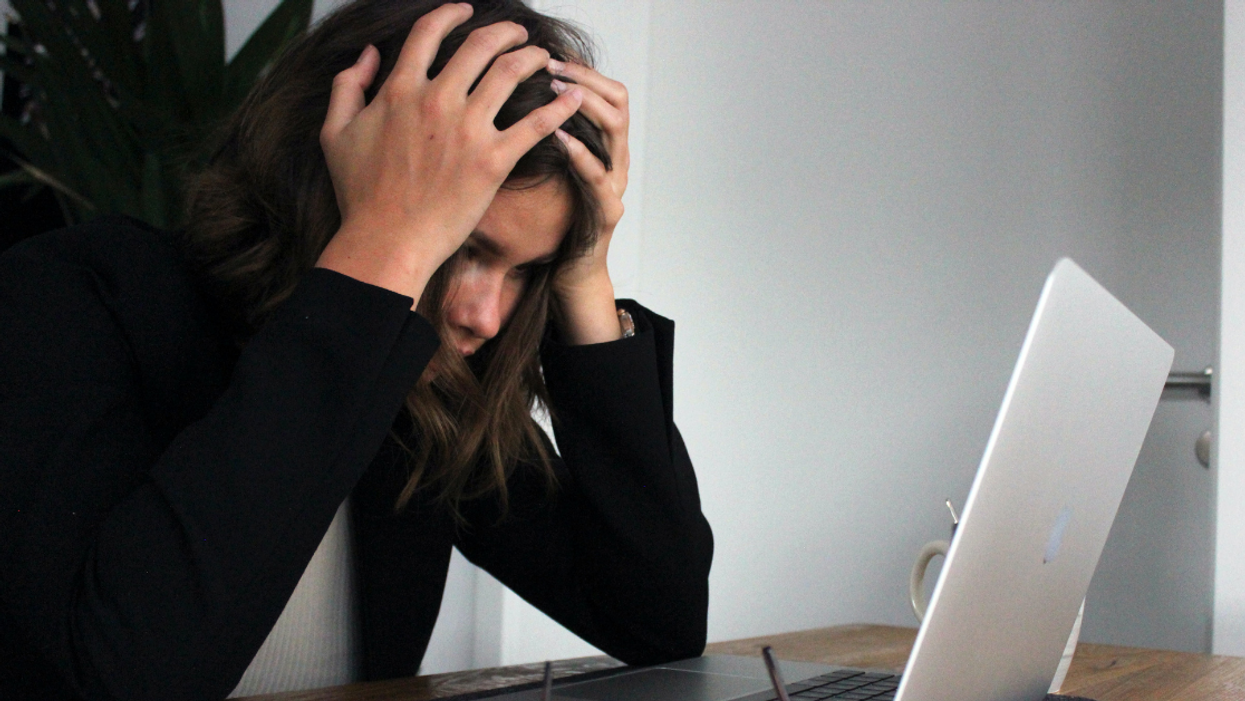 People Share The Biggest Signs Their Company Is On The Brink Of Failure