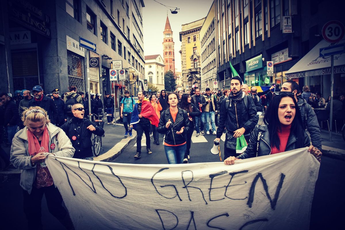 Mezza Italia in piazza contro il green caos