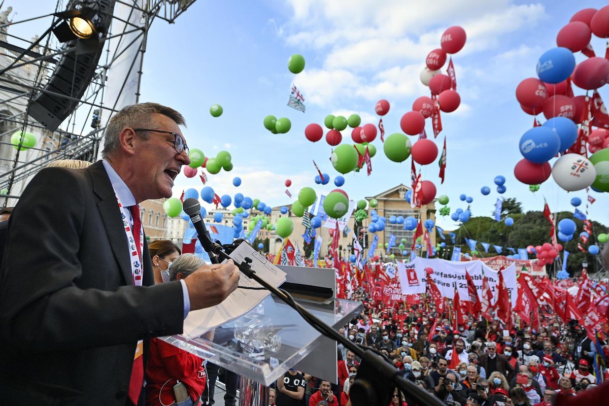 La resistenza secondo la Cgil: bastonare Salvini e la Meloni