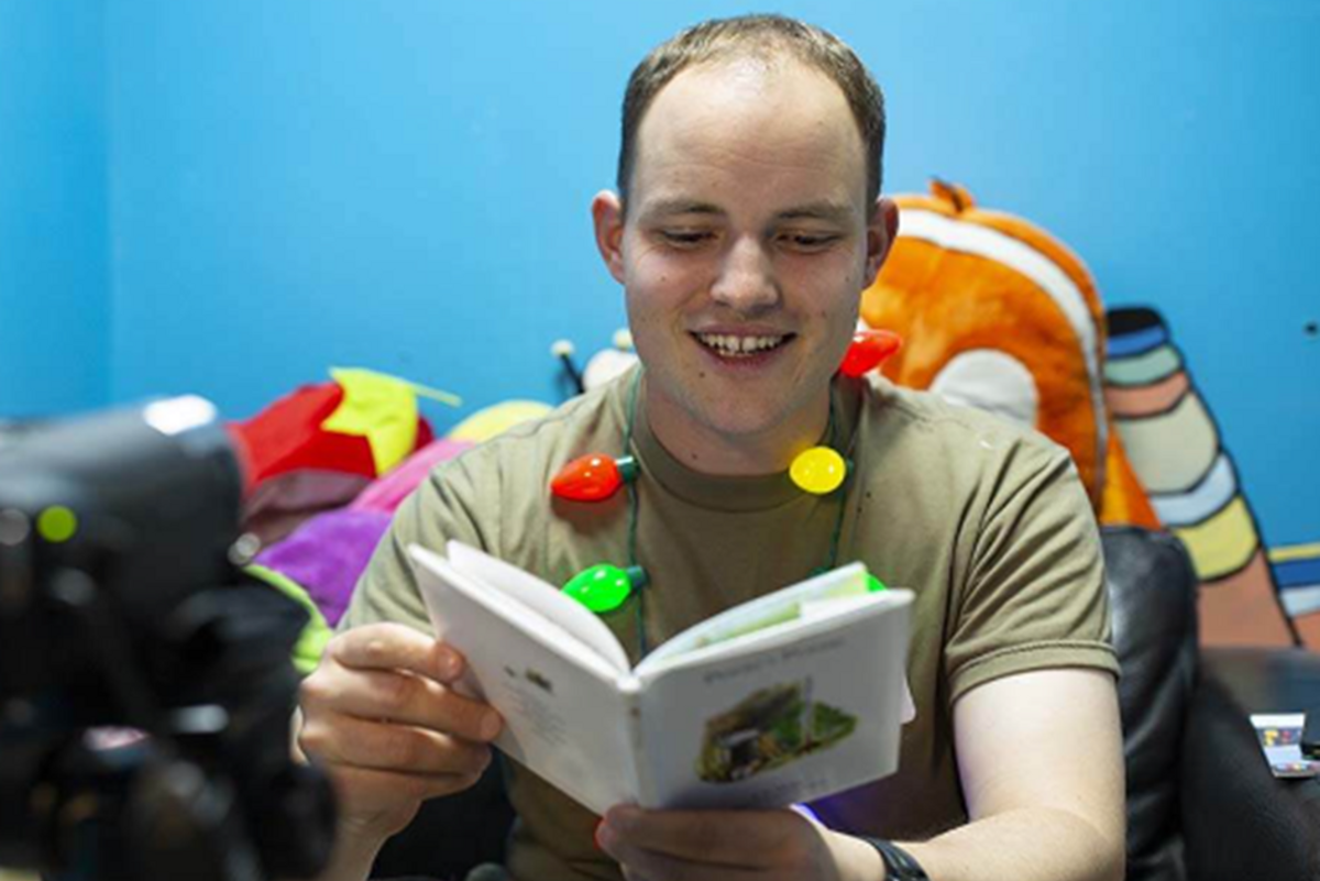 Amazing USO program has helped service members share over 125,000 stories with their kids while deployed