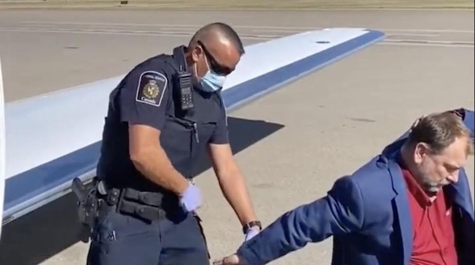 Pastor arrested by ‘Gestapo’ police on airport tarmac issues warning to Americans: Soviet-style tyranny is ‘coming for you’ if you don’t rise up Pastor arrested by ‘Gestapo’ police on airport tarmac issues warning to Americans: Soviet-style tyranny is ‘coming for you’ if you don’t rise up