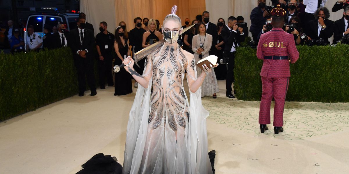 Grimes Trolls Paparazzi with 'Communist Manifesto' Photos