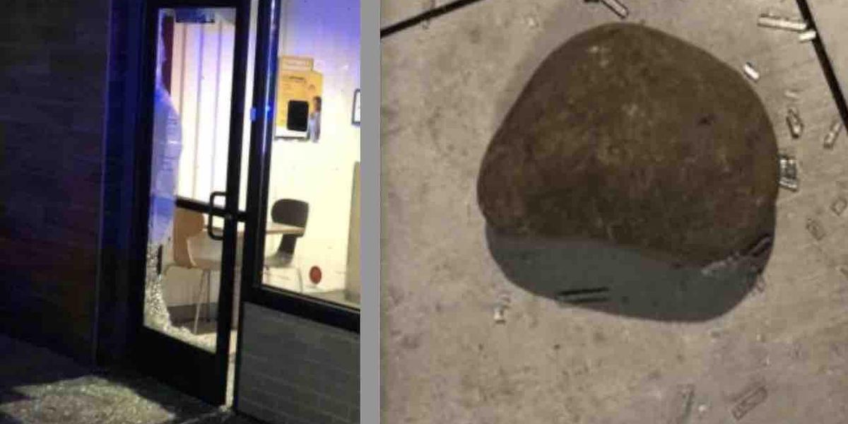 Portland cops back off from man pounding on restaurant door to give him ‘space.’ Soon he breaks door with ‘grapefruit’-sized rock; staff hide in freezer. Portland cops back off from man pounding on restaurant door to give him ‘space.’ Soon he breaks door with ‘grapefruit’-sized rock; staff hide in freezer.