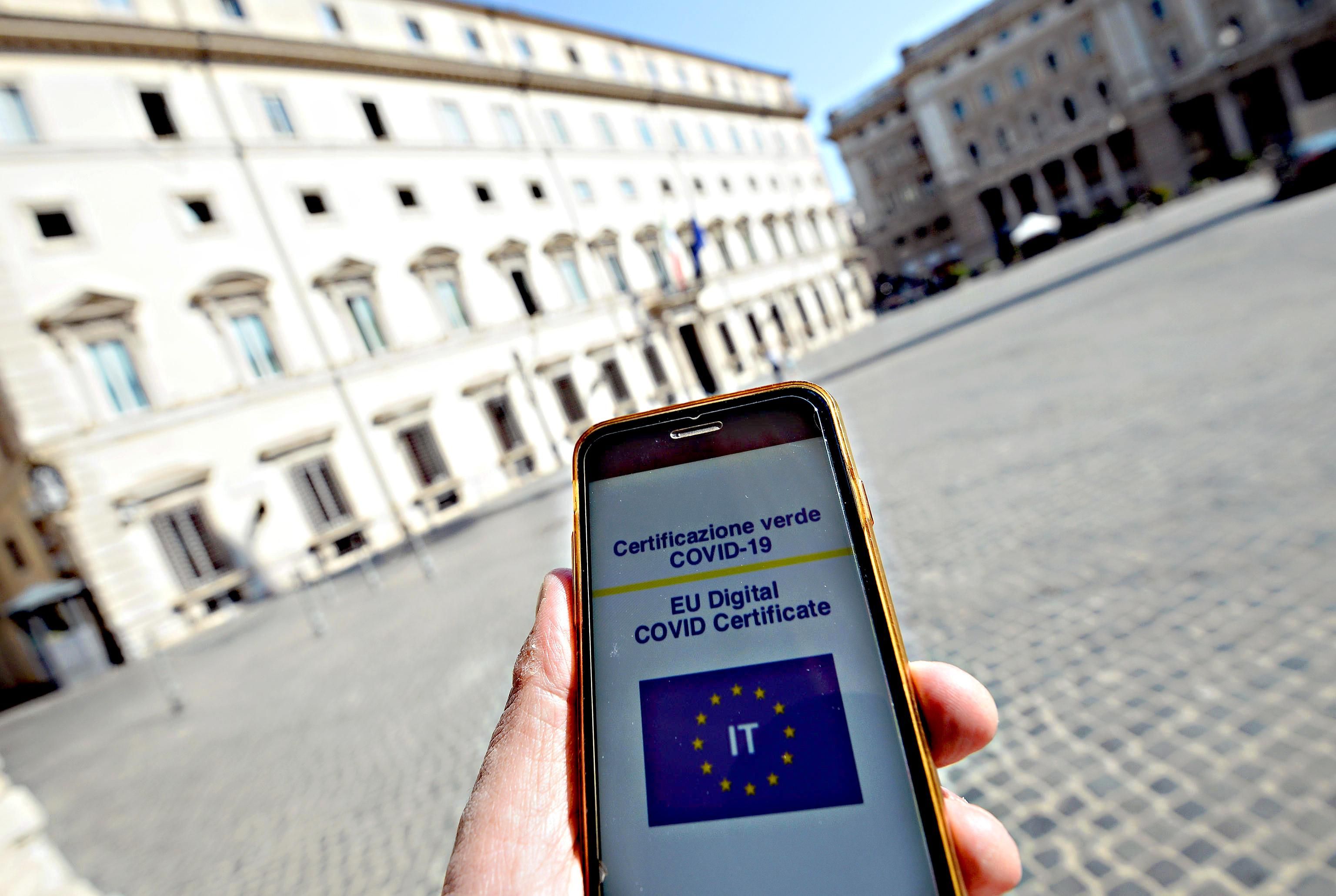 Il frutti dell’albero del pass sono marci però ce li fanno cogliere lo stesso