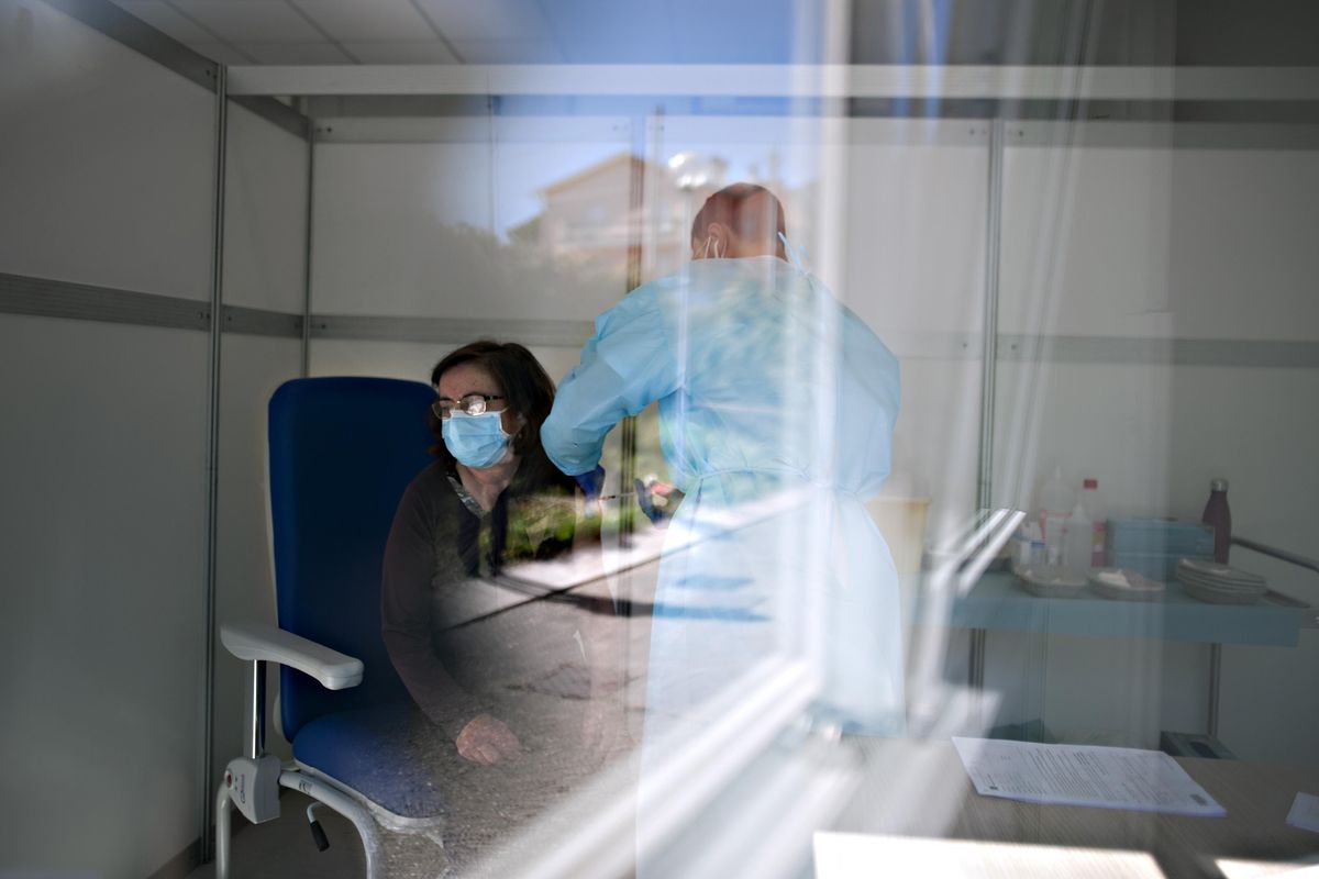 Terza dose libera e via il green pass