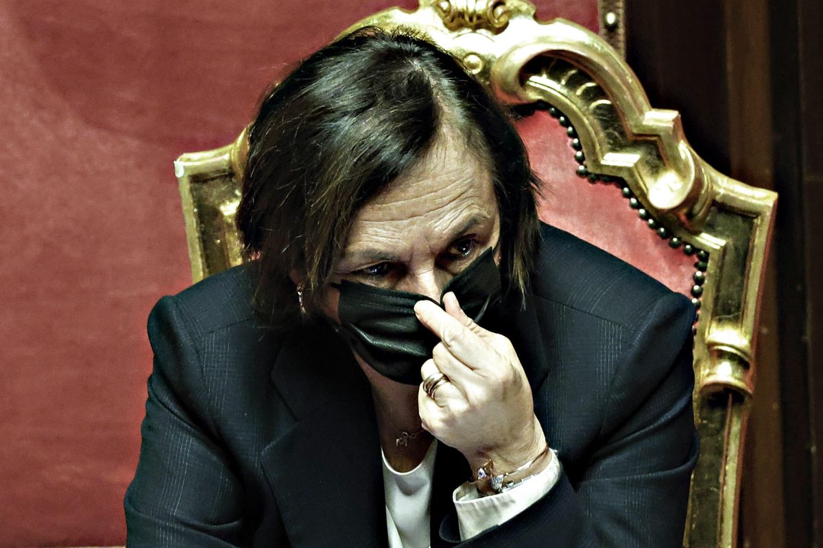 Lady Viminale in Aula nega complotti. Salvini: «Figura meschina mondiale»