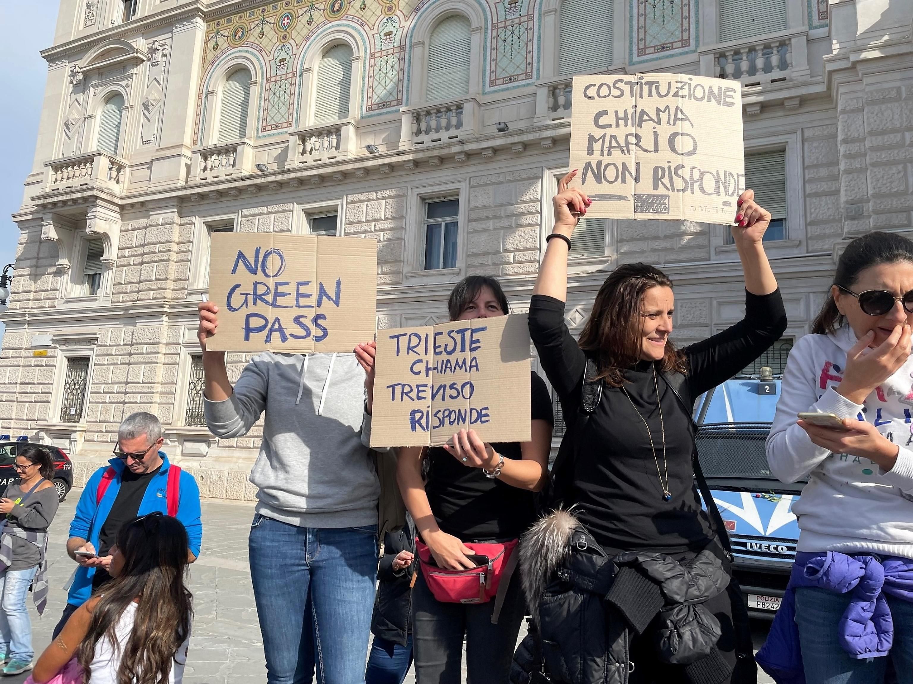 Il ricatto che soffoca ogni formadi dissenso