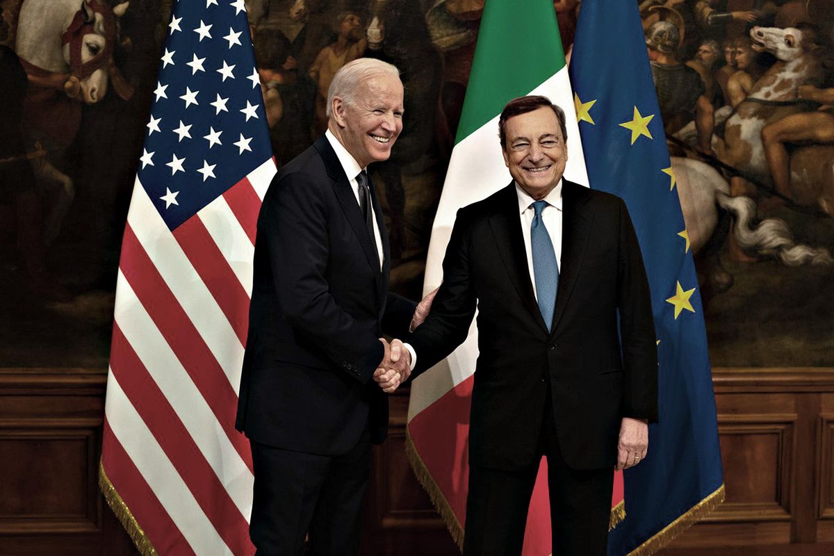 «Fai un lavoro straordinario». Biden corteggia Draghi per tornare leader del mondo
