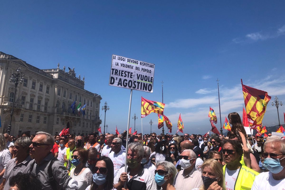 Trieste vieta i cortei. «È ora di comprimere il diritto di protesta»