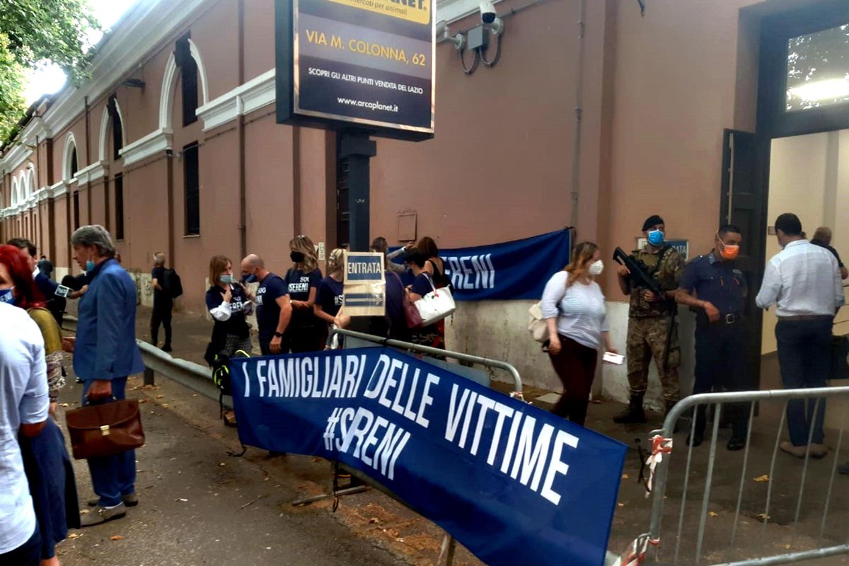 I familiari delle vittime si ribellano: «Commissione d’inchiesta da farsa»