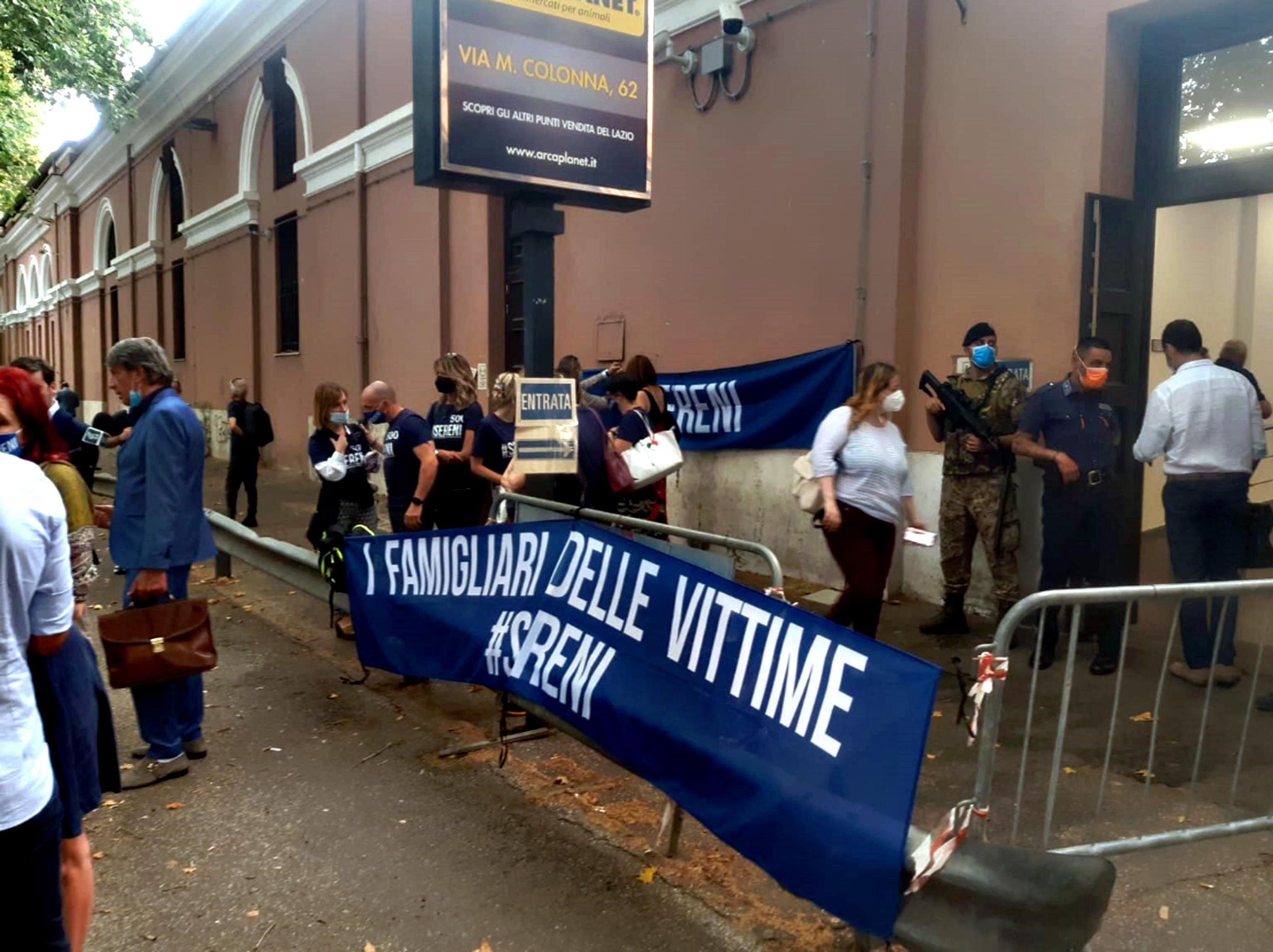 I familiari delle vittime si ribellano: «Commissione d’inchiesta da farsa»
