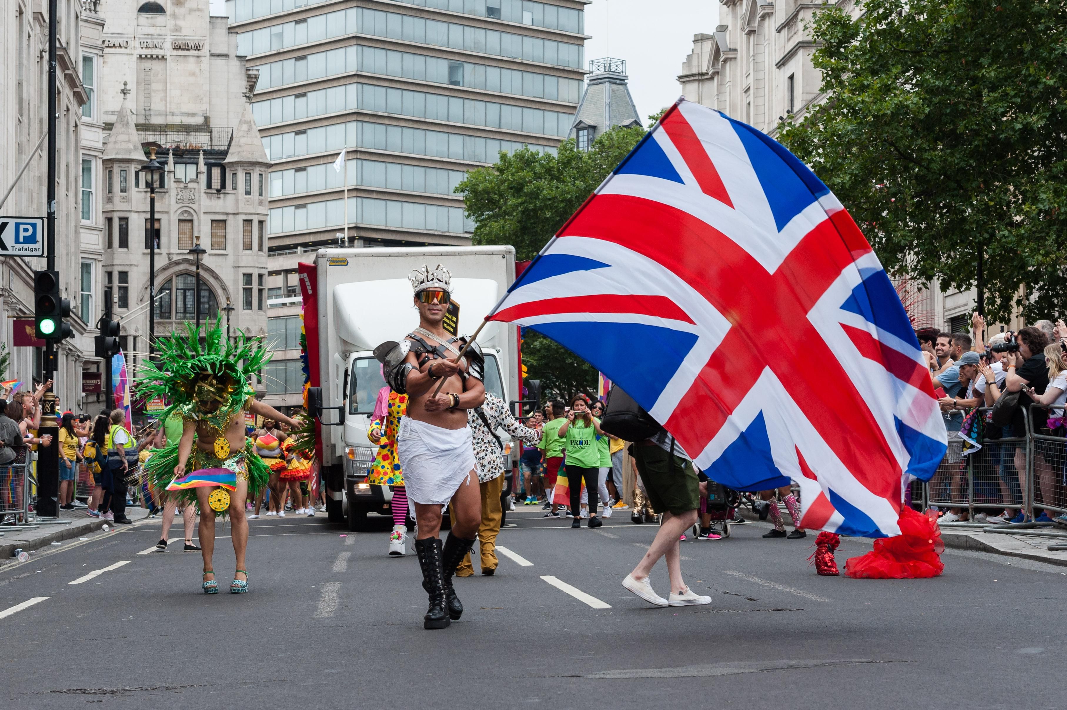 inghilterra lgbt stonewall quote rosa