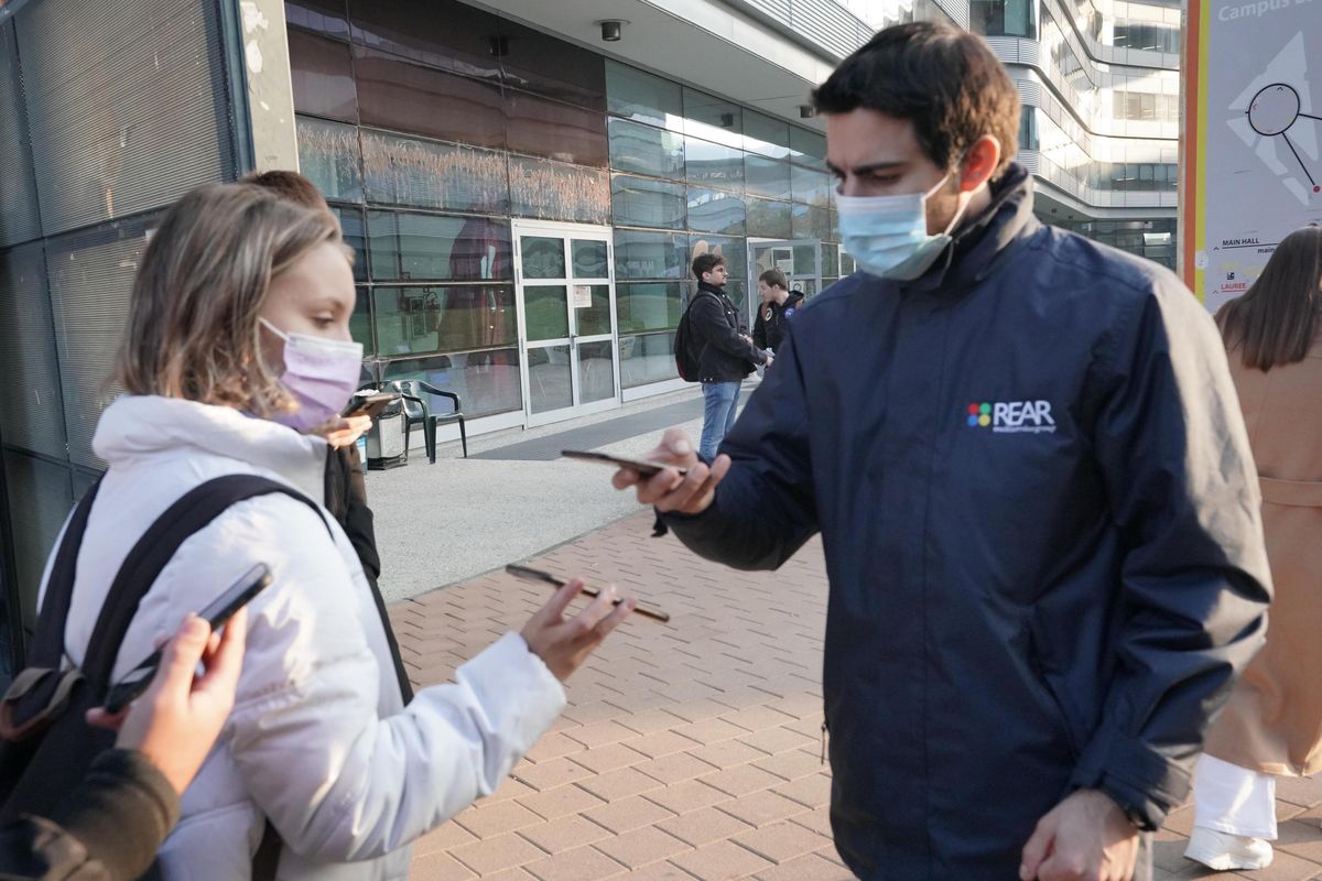 Alla faccia dell’«emergenza finita»: per salvare la card l’allungheranno