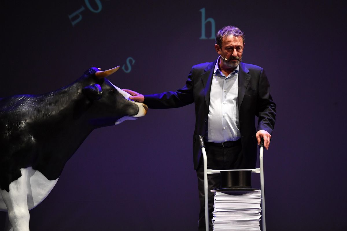 Ansia no vax, quelli di «Repubblica» finiscono per darsi dei pazzi da soli