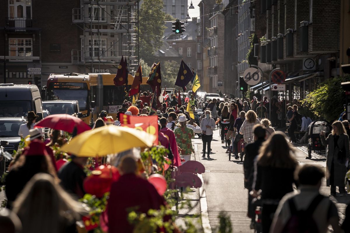 Mini green pass, test gratis e niente mascherine: i danesi hanno ricominciato a vivere