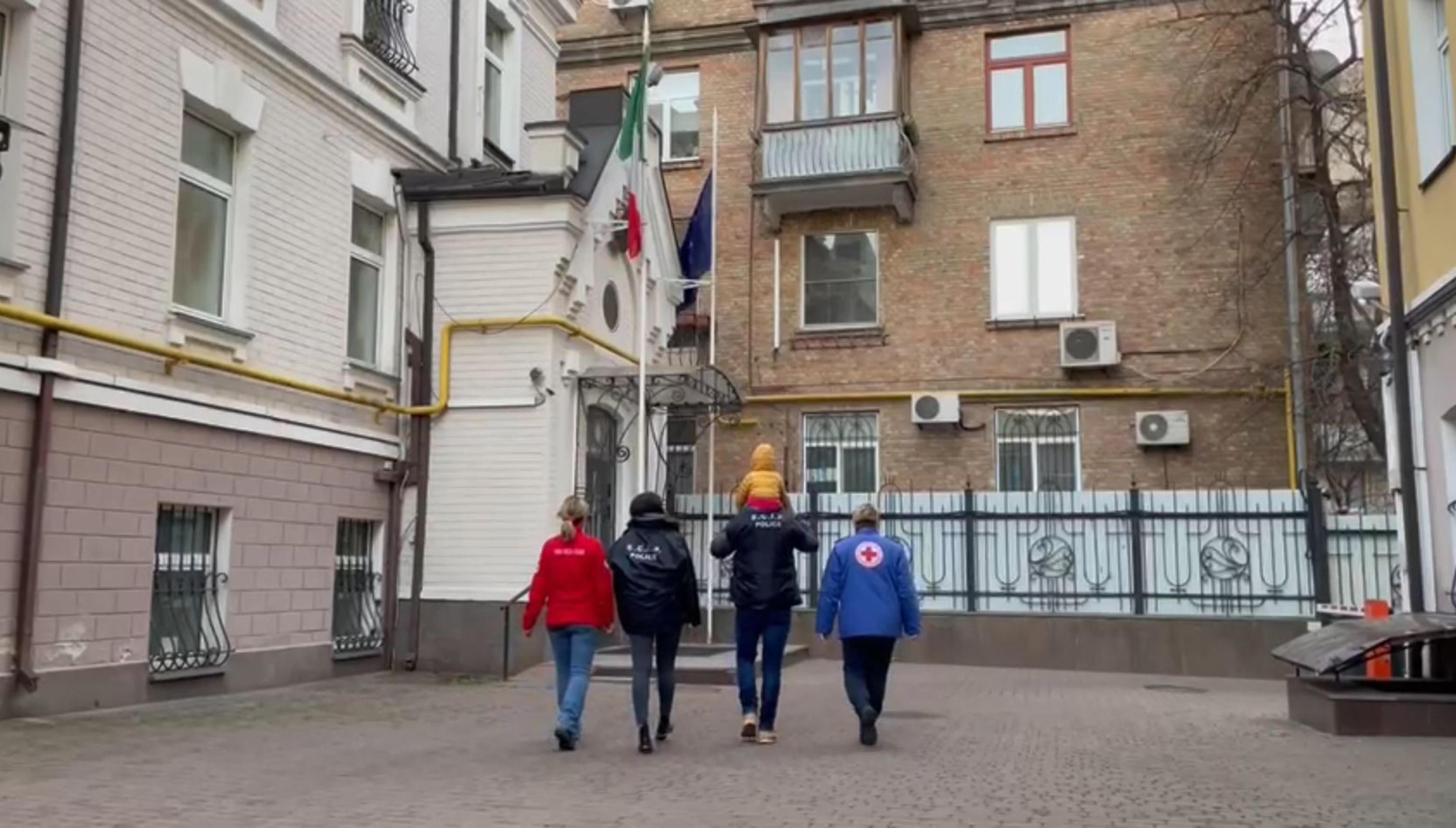 Il tempo in cui si vendono i figli è quello della fine dell’umanità