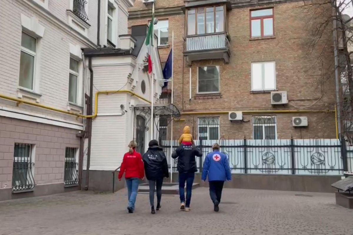 Il tempo in cui si vendono i figli è quello della fine dell’umanità