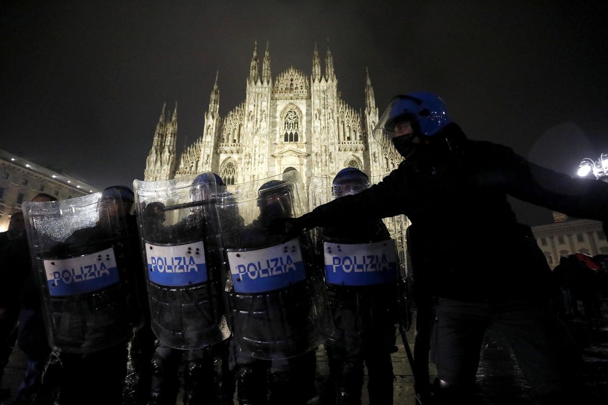 I divieti smorzano i cortei anti green pass