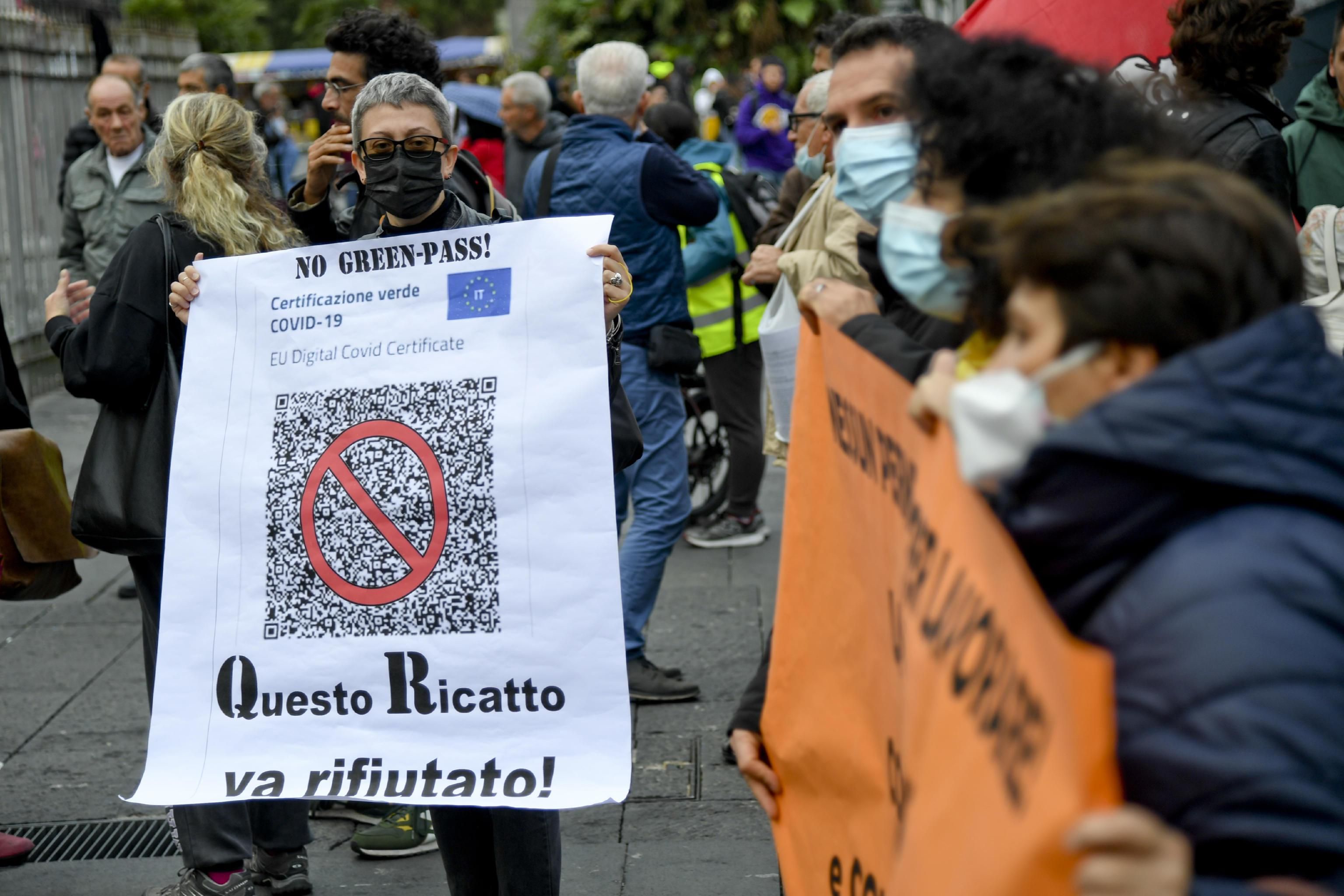 Pericolosi golpisti o vigliacchi? Il pensiero unico sbanda sui no pass