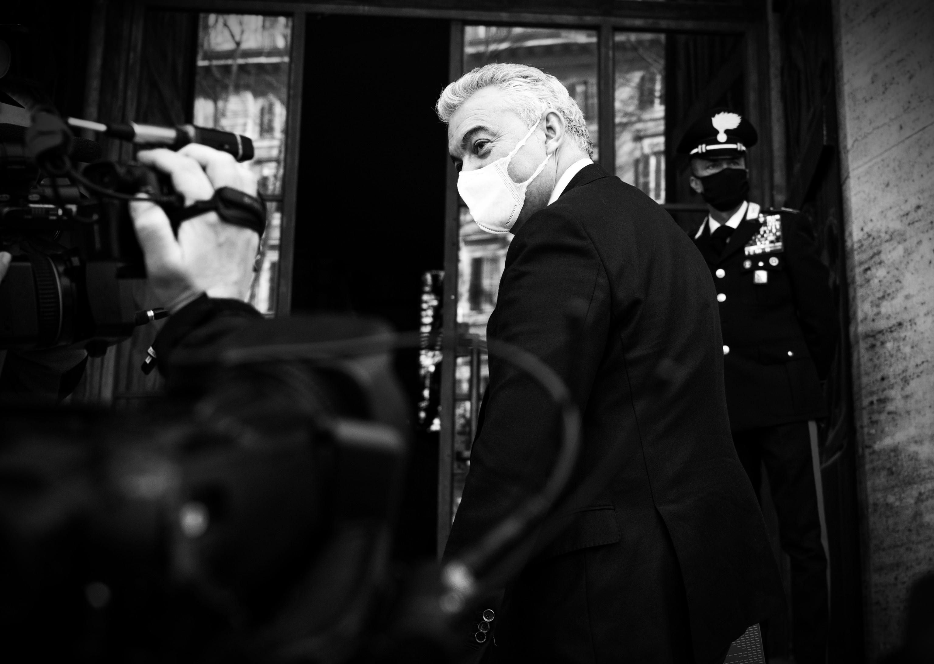 Con la litania dei «dipende da voi» scaricano le loro colpe sugli italiani