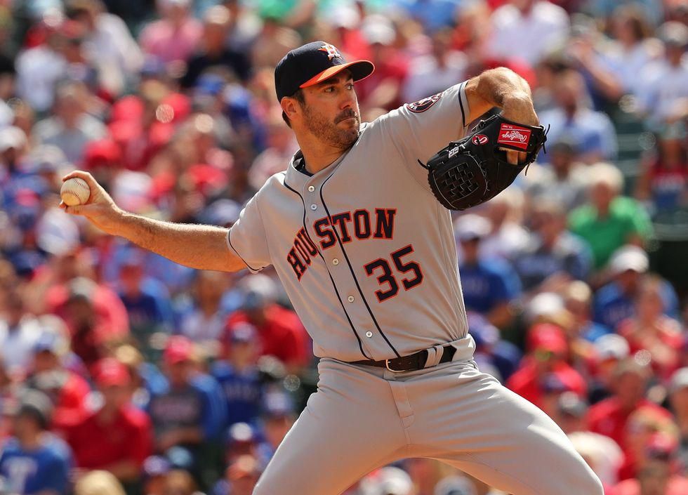 Justin Verlander Pitching
