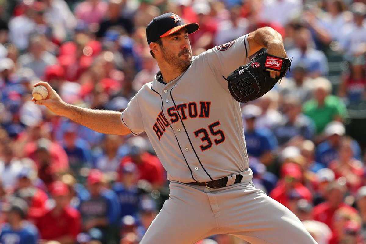 Justin Verlander Pitching