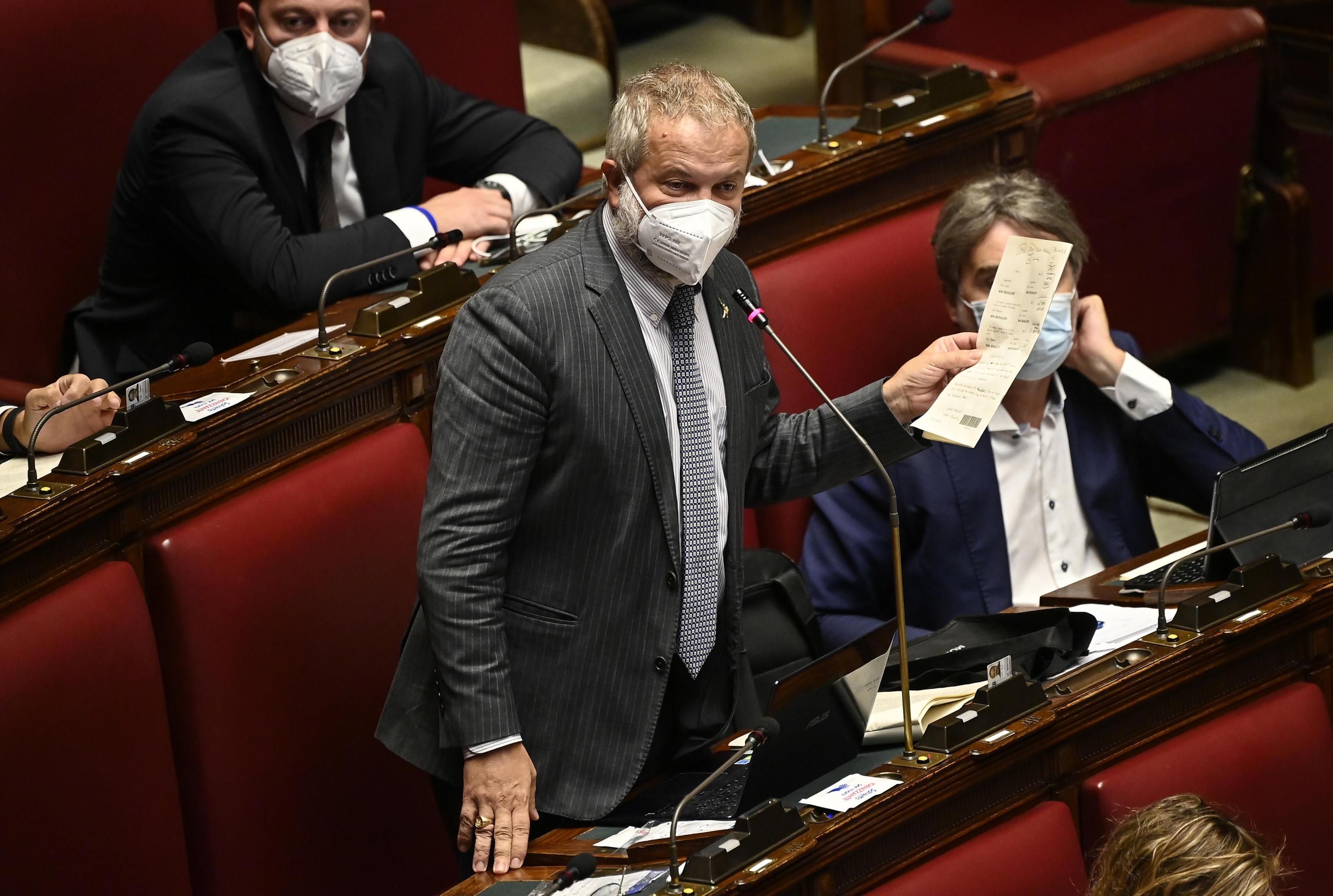 Sì alla fiducia, però la Lega fibrilla