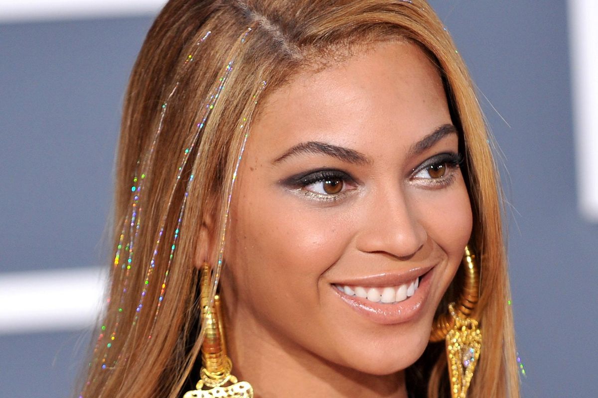 Everything You Need to Know About Hair Tinsel - PAPER Everything You Need to Know About Hair Tinsel - PAPER
