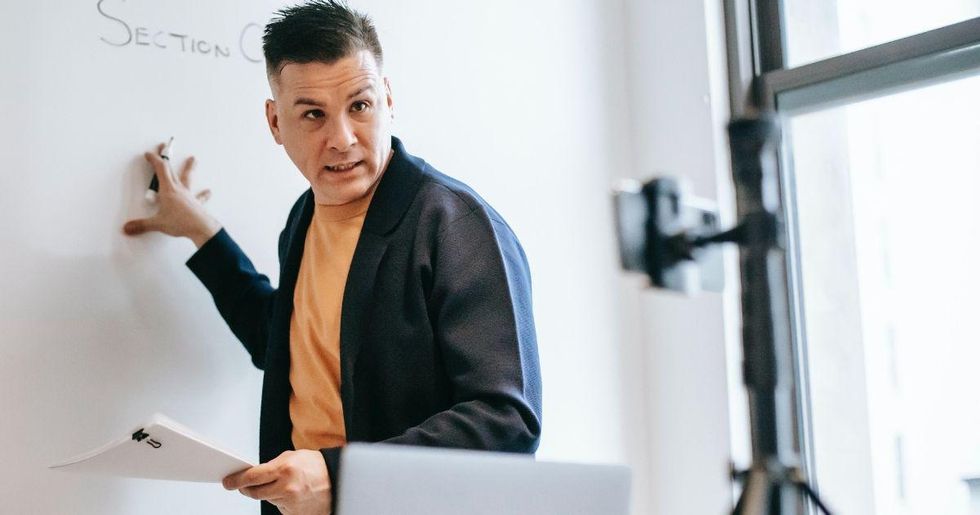 Professor's hilariously exasperated message to students illustrates how teachers are so done