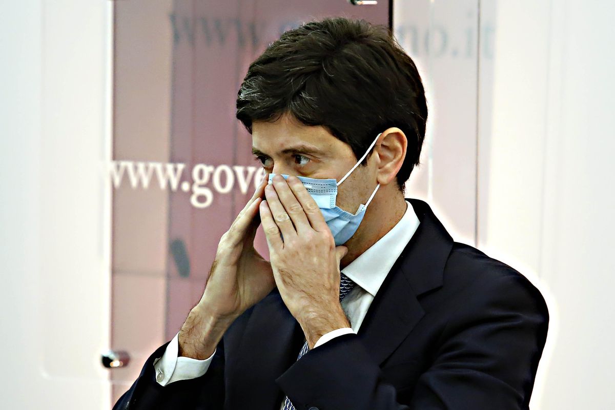 Beffa per gli italiani in cerca di terze dosi. Le prenotazioni si sono già inceppate