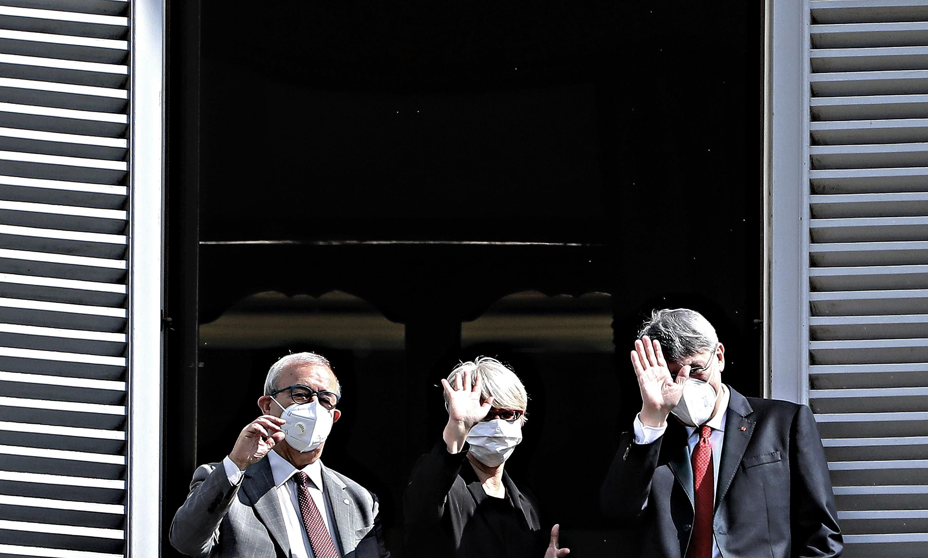 La paranoia immunitaria crea il dramma del lavoro. Ma i sindacati non ci sono