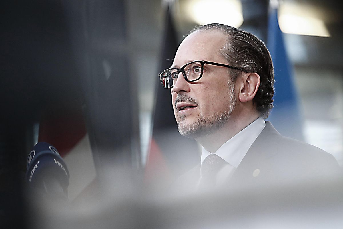 La via viennese all’iniezione forzata. Prima la sanzione, poi le manette