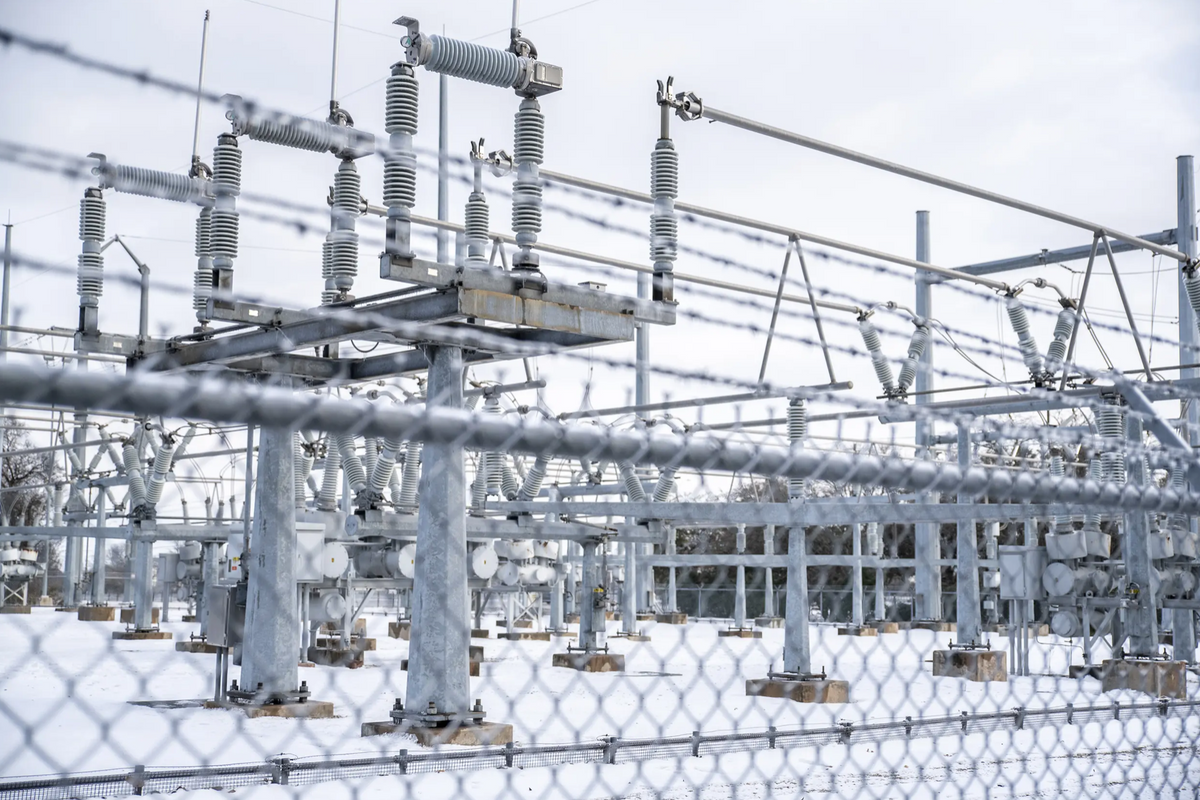 Texas grid vulnerable to blackouts during severe winter weather, even with new preparations, ERCOT estimates show