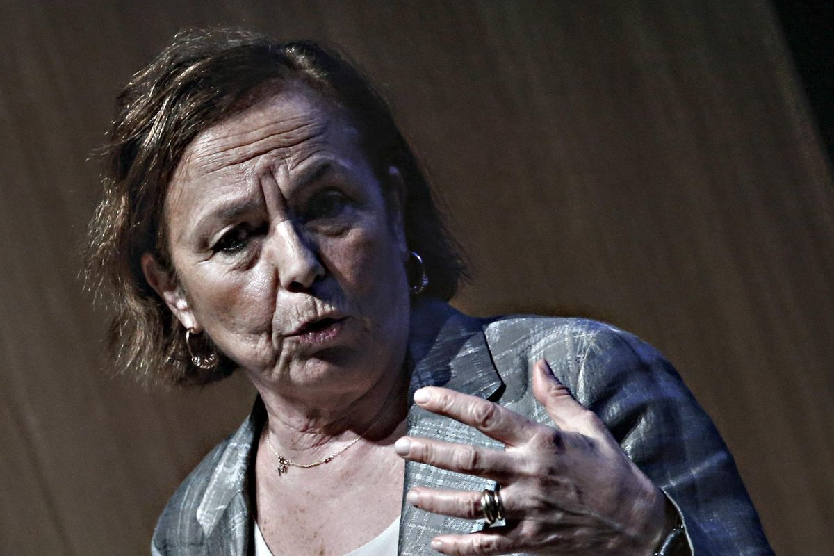 Lady Viminale sorveglia sui pass e intanto scorda migranti e fattoni