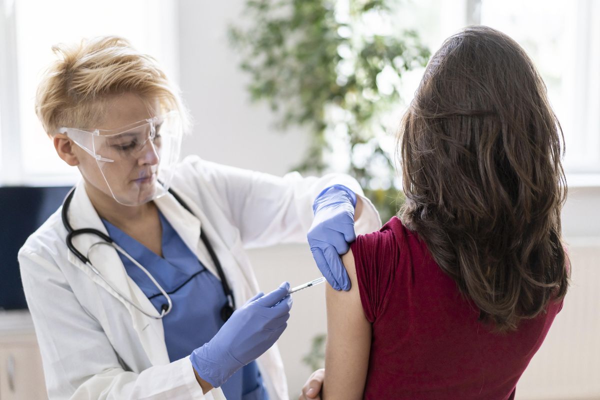 Uno studio avverte «Col vaccino salgono tra gli adolescenti rischi di miocardite»