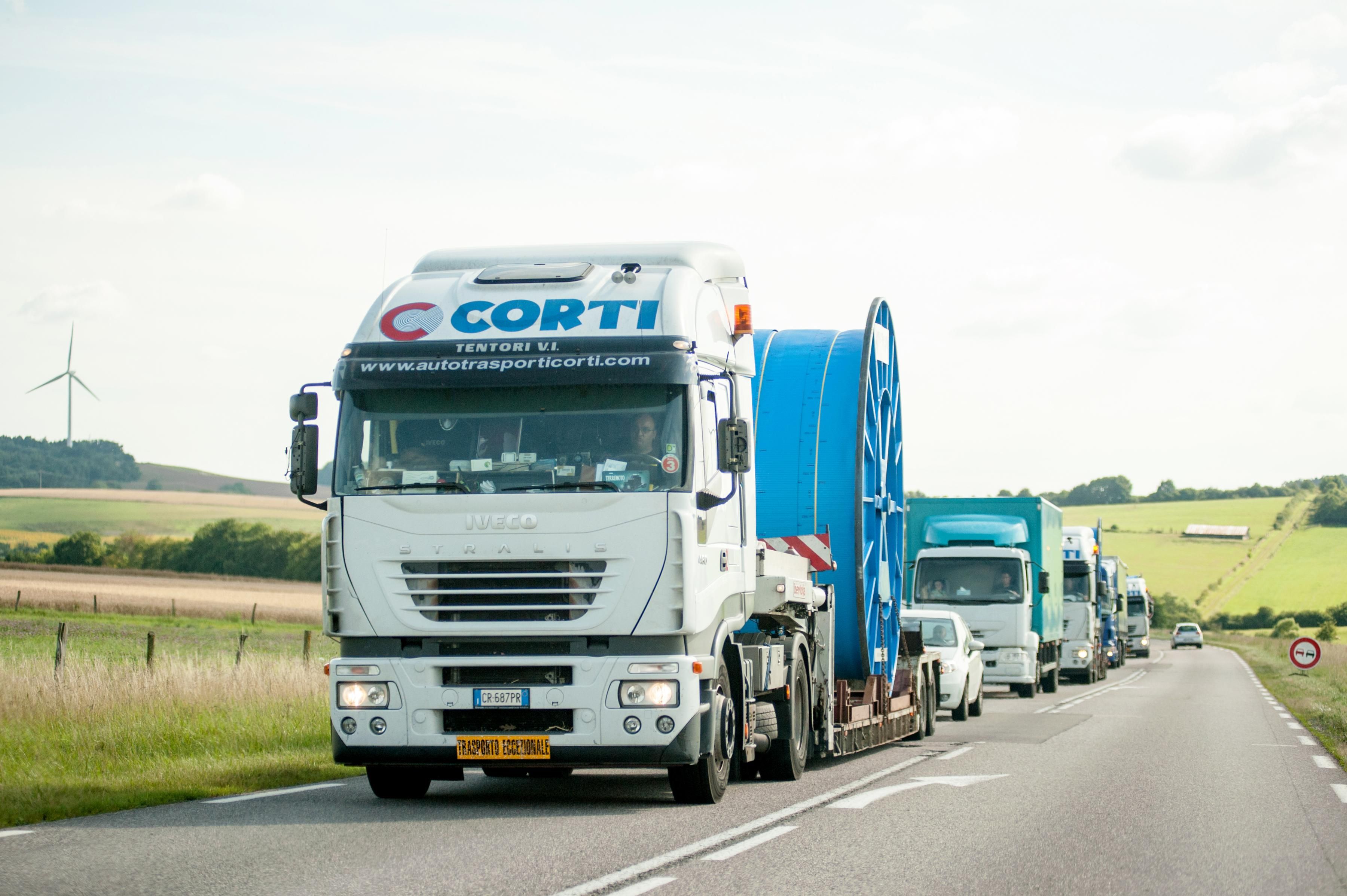 Trasporti eccezionali. Congelata la norma che paralizzava camion e acciaierie