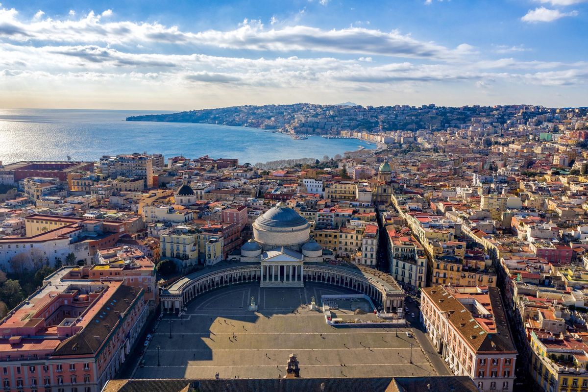 Napoli vuole 1 miliardo dallo Stato ma il Comune affitta case a 24 euro
