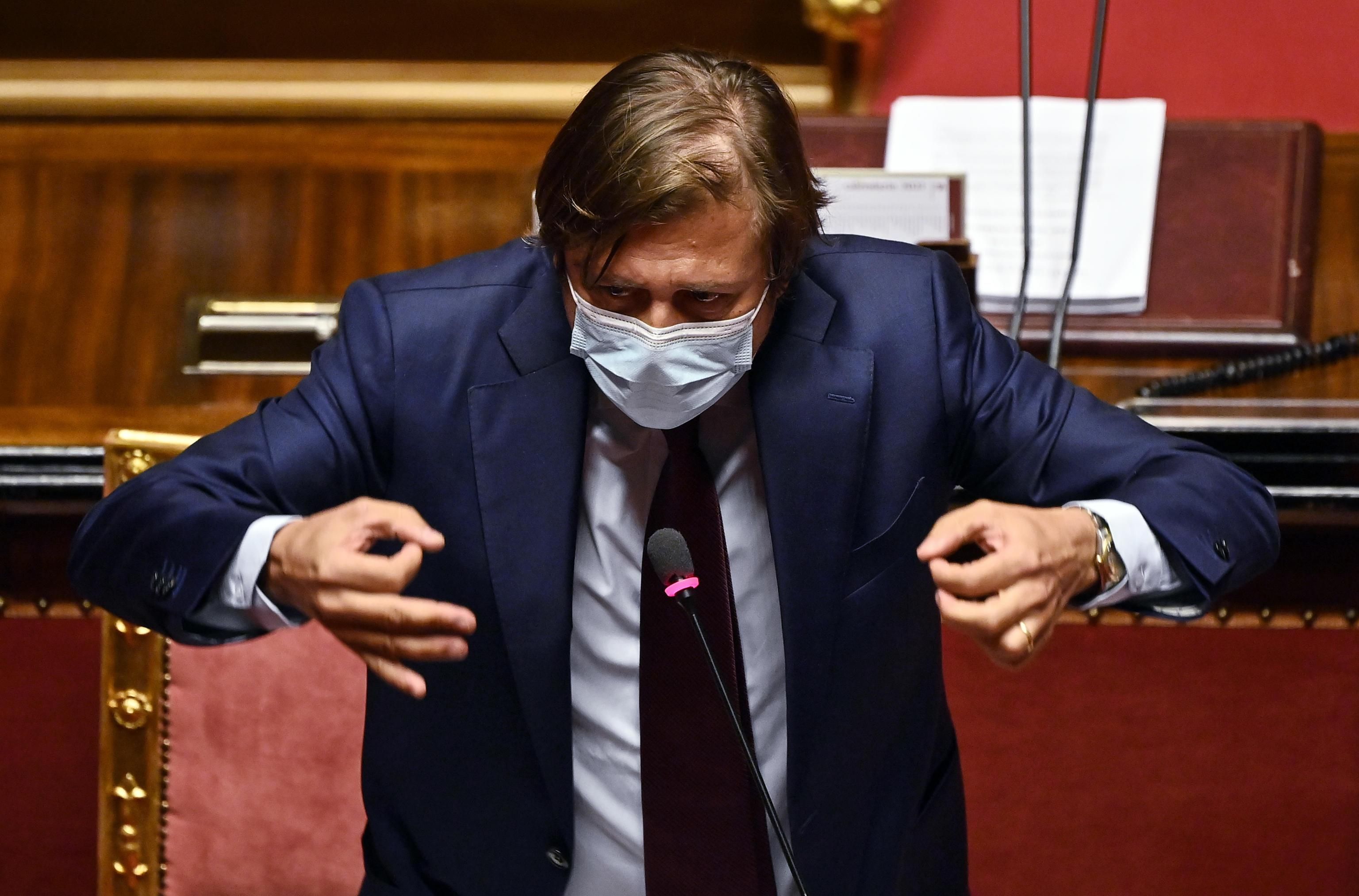 Mancano i medicinali e Sileri fa spallucce