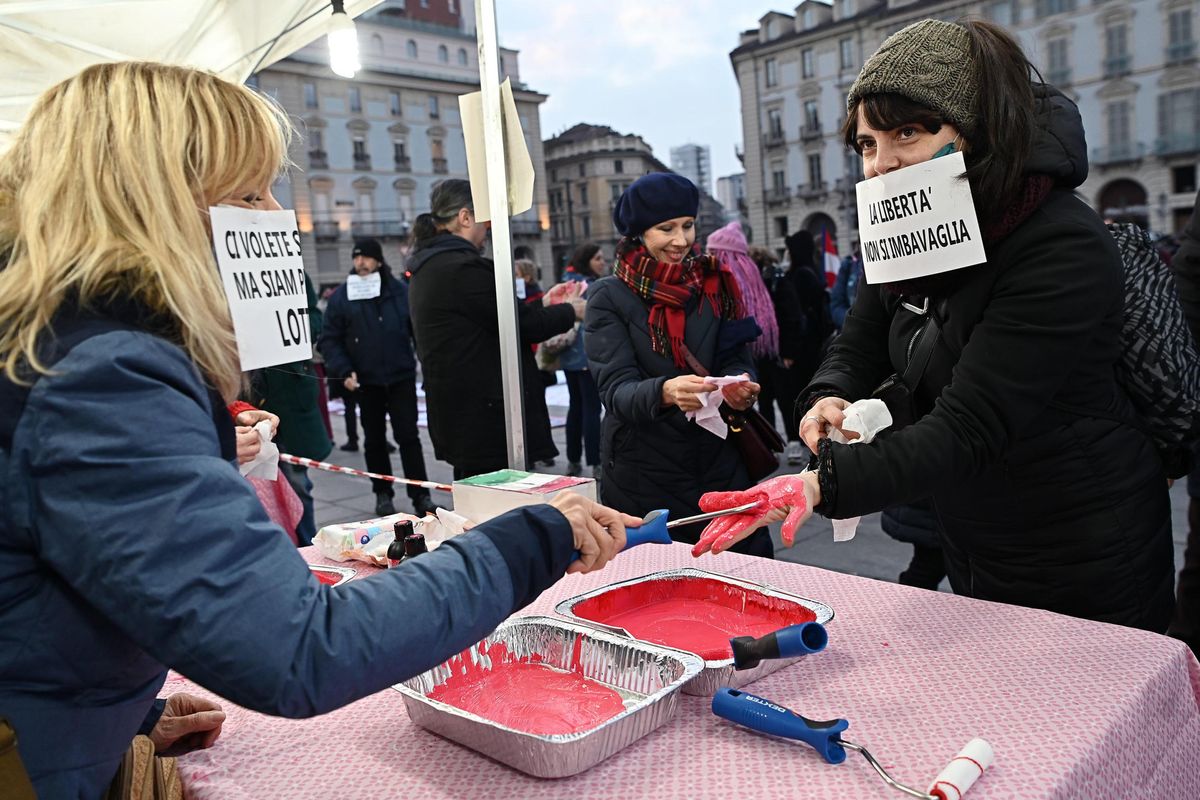 Ecco l’ultima trovata dei «buoni»: un marchio d’infamia per i no vax
