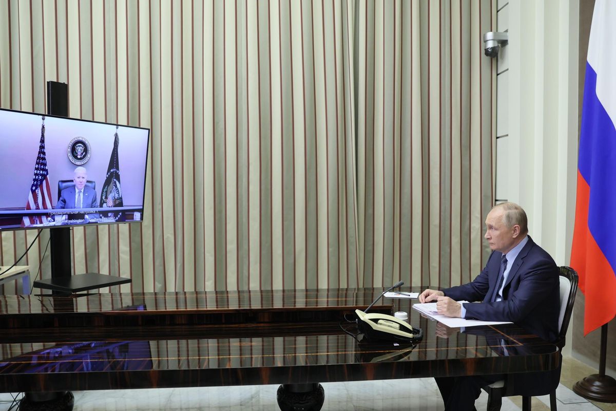 Biden minaccia sull’Ucraina. Ma per Putin le sanzioni sono solo una pistola scarica