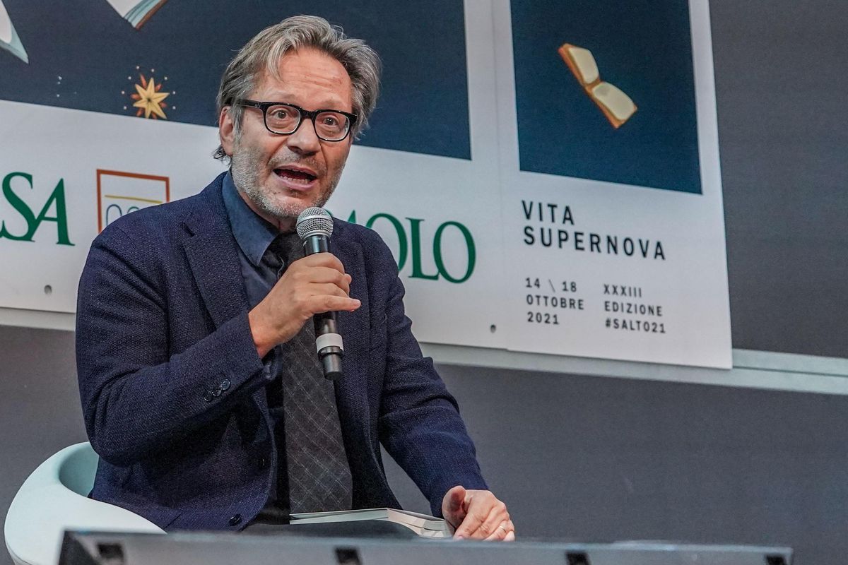 Gli intellò si danno alla caccia al dissidente