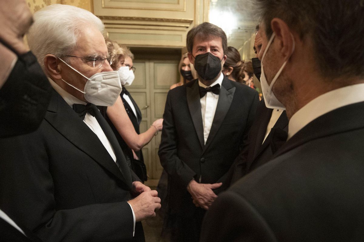 Franceschini fa la sfilata alla Scala ma il mondo dell’opera lo fischia