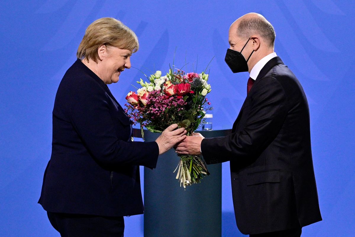 Scholz al guinzaglio: piano Usa contro la Cina