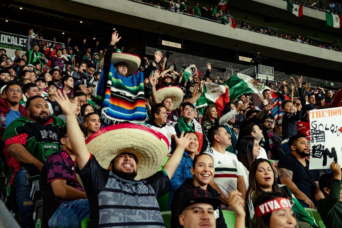 Mexican national team draws against Chile in sold-out Q2 Stadium
