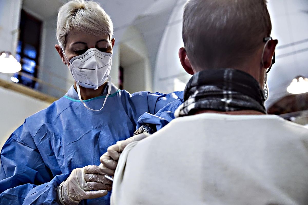 Con la medicina del vaticinio questo delirio non finirà  mai