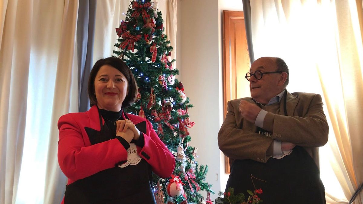 Le pillole di galateo di Petra e Carlo: come servire il pandoro o il panettone