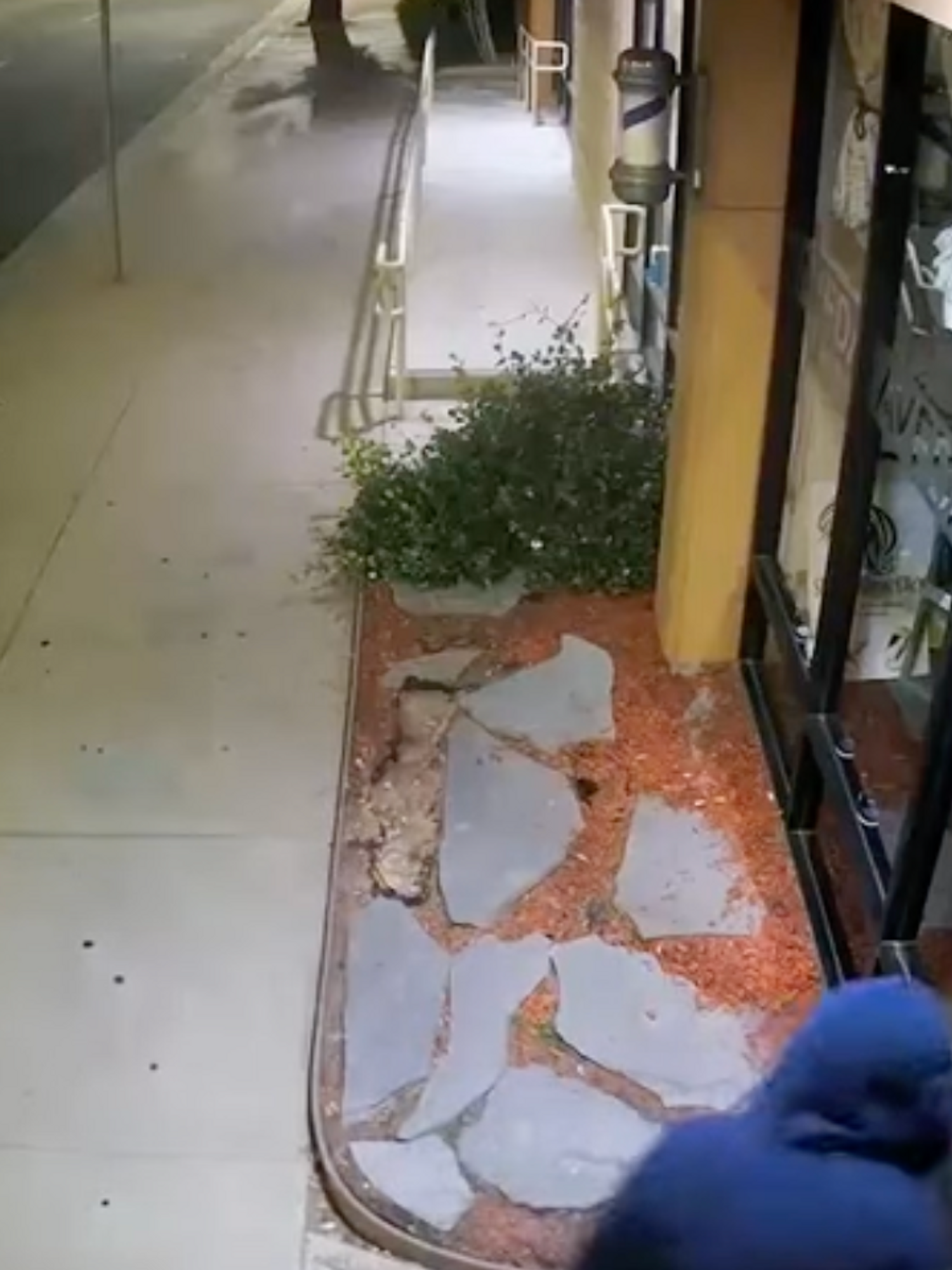 LAPD asks for the public to assist in identifying the ‘Two O’Clock Rock Burglar’ LAPD asks for the public to assist in identifying the ‘Two O’Clock Rock Burglar’