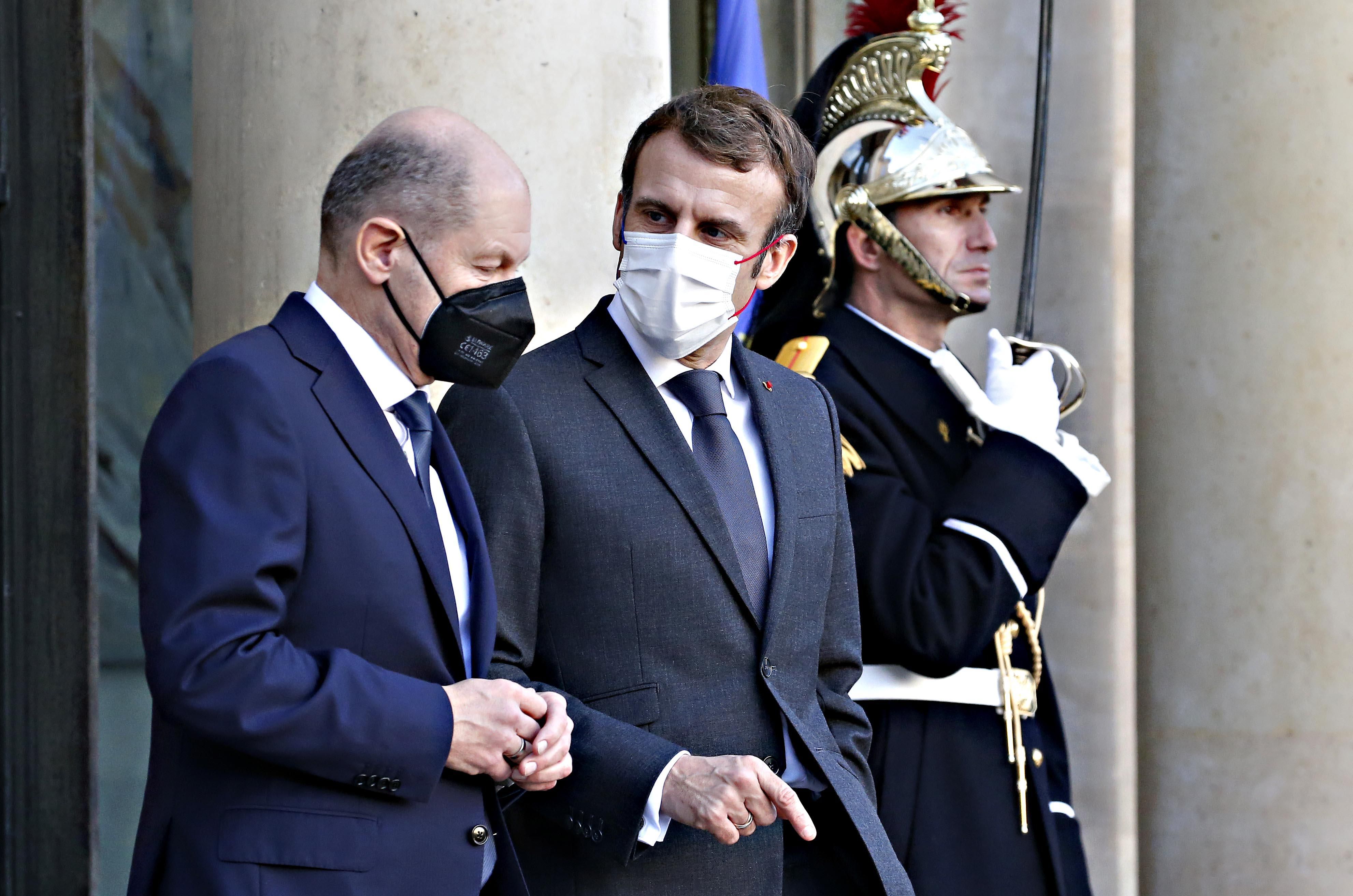 Parigi e Berlino respingono la linea Draghi sui tamponi. Bocciati i test sui vaccinati